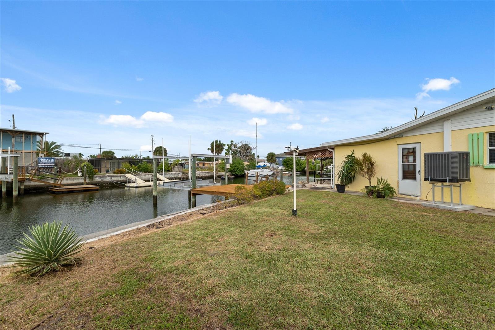 6719 Albatross Ln photo 1