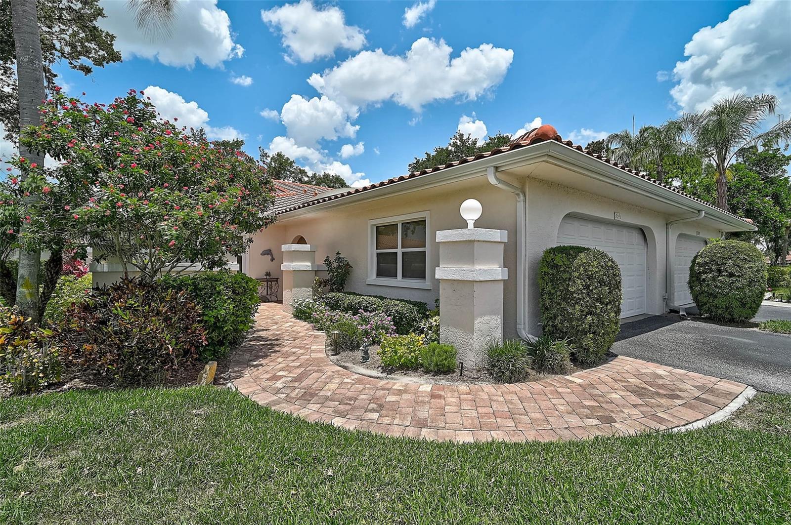 7341 Golf Pointe Cir photo 1