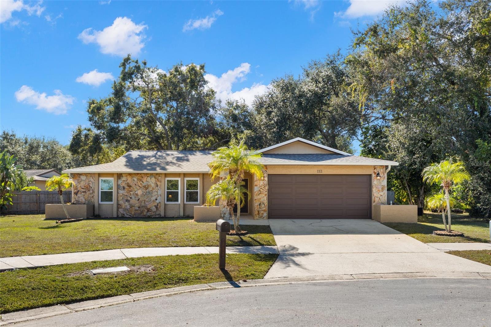 112 Meadowcross Dr photo 1
