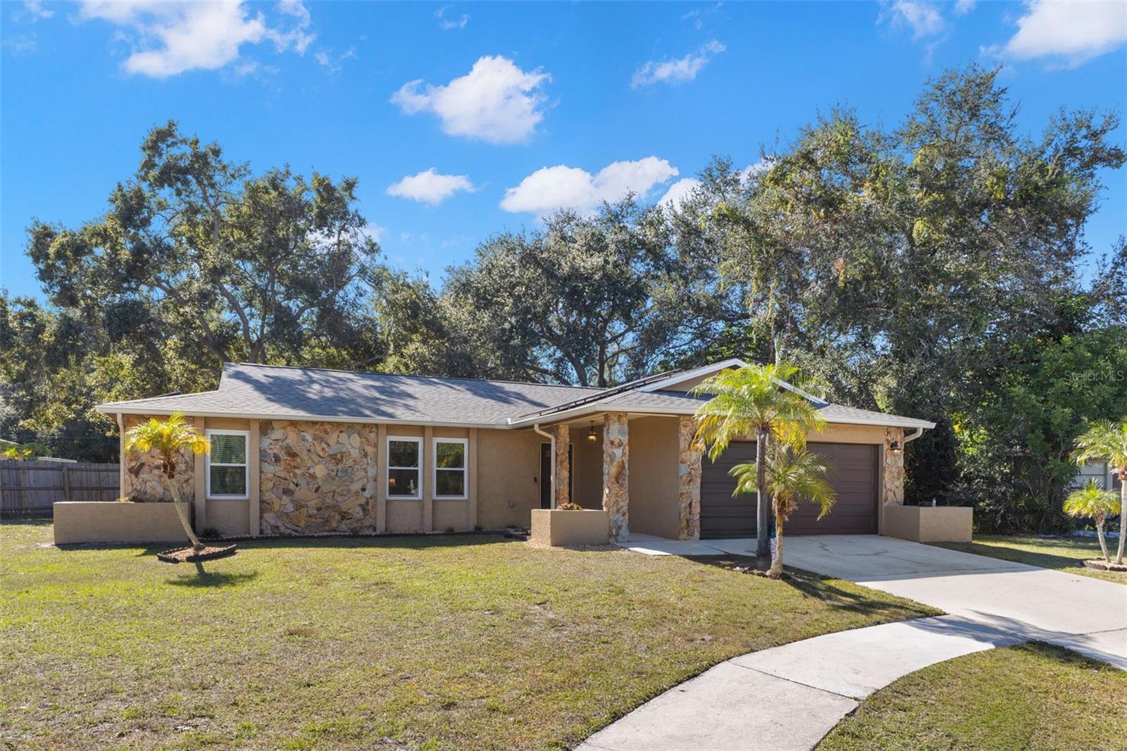 112 Meadowcross Dr