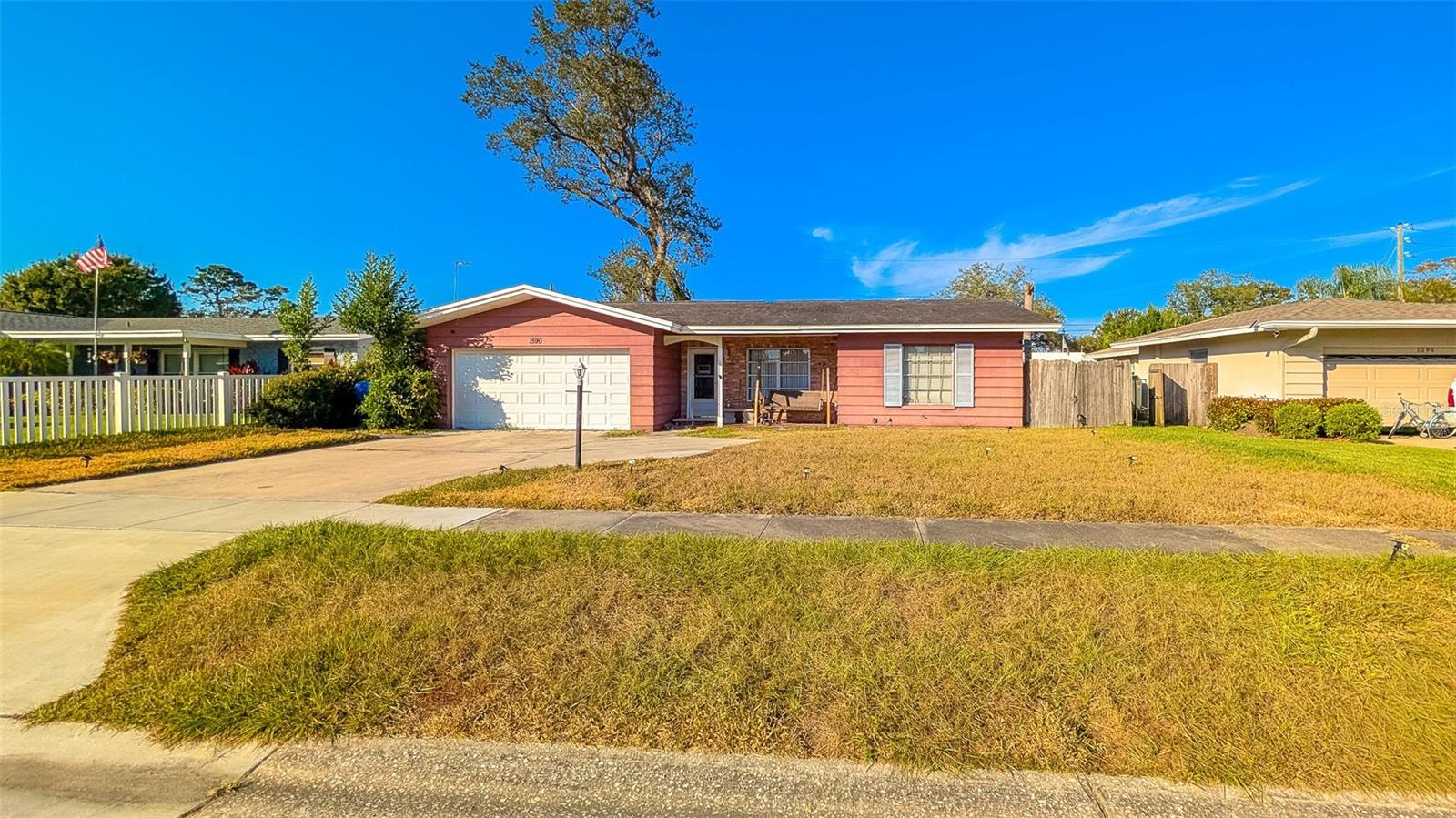 1590 Peaceful Ln N photo 1