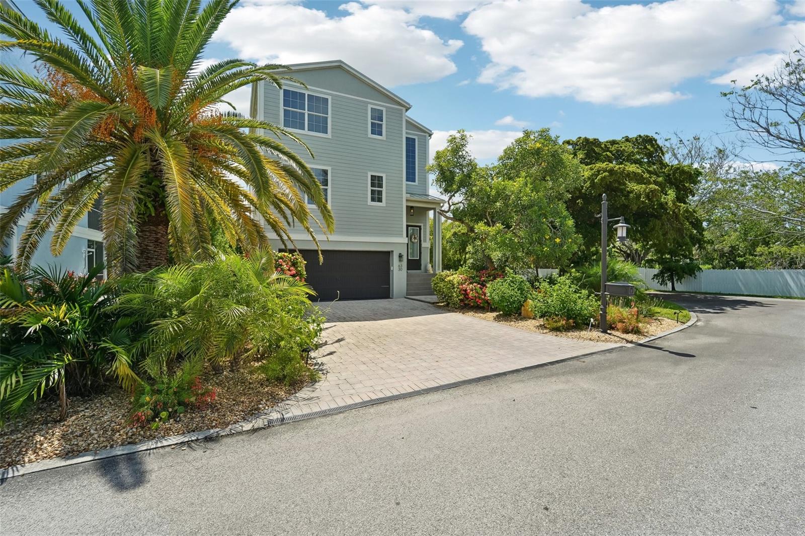 6330 Laguna Dr