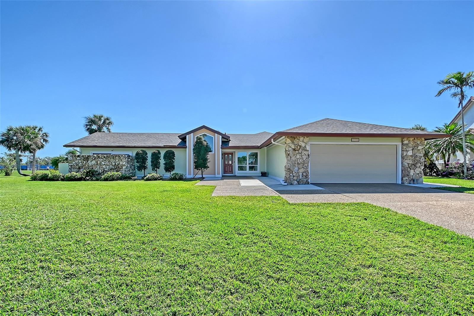 3704 Prairie Dunes Dr photo 1
