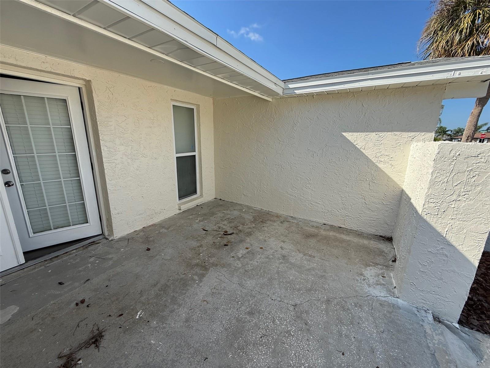 6104 Seabreeze Dr