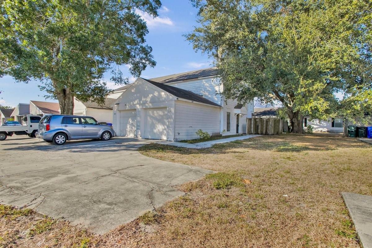 1817 Crystal Grove Dr photo 1