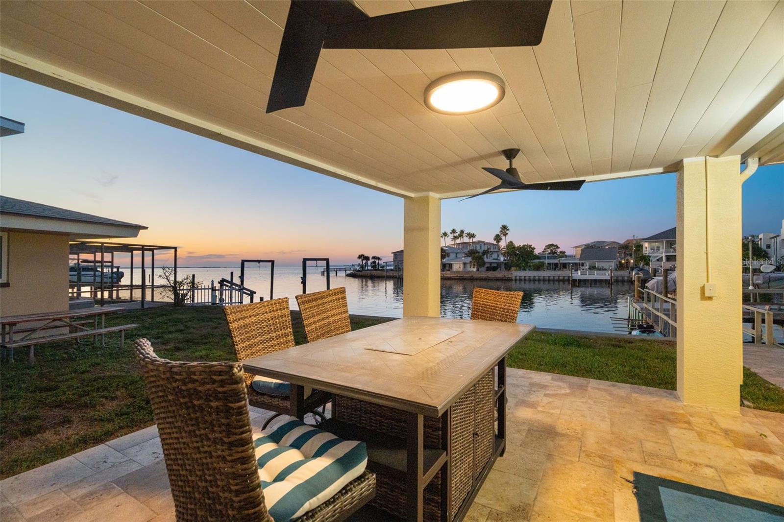 2288 Edythe Dr