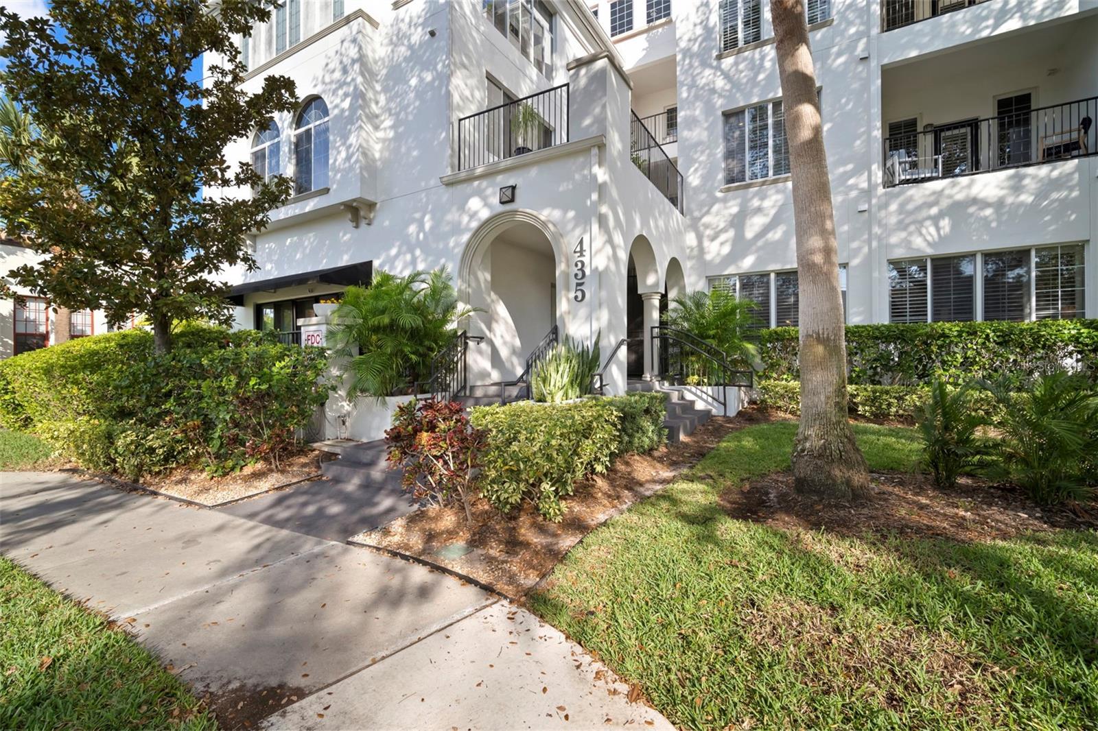 435 S Oregon Ave #305 photo 1