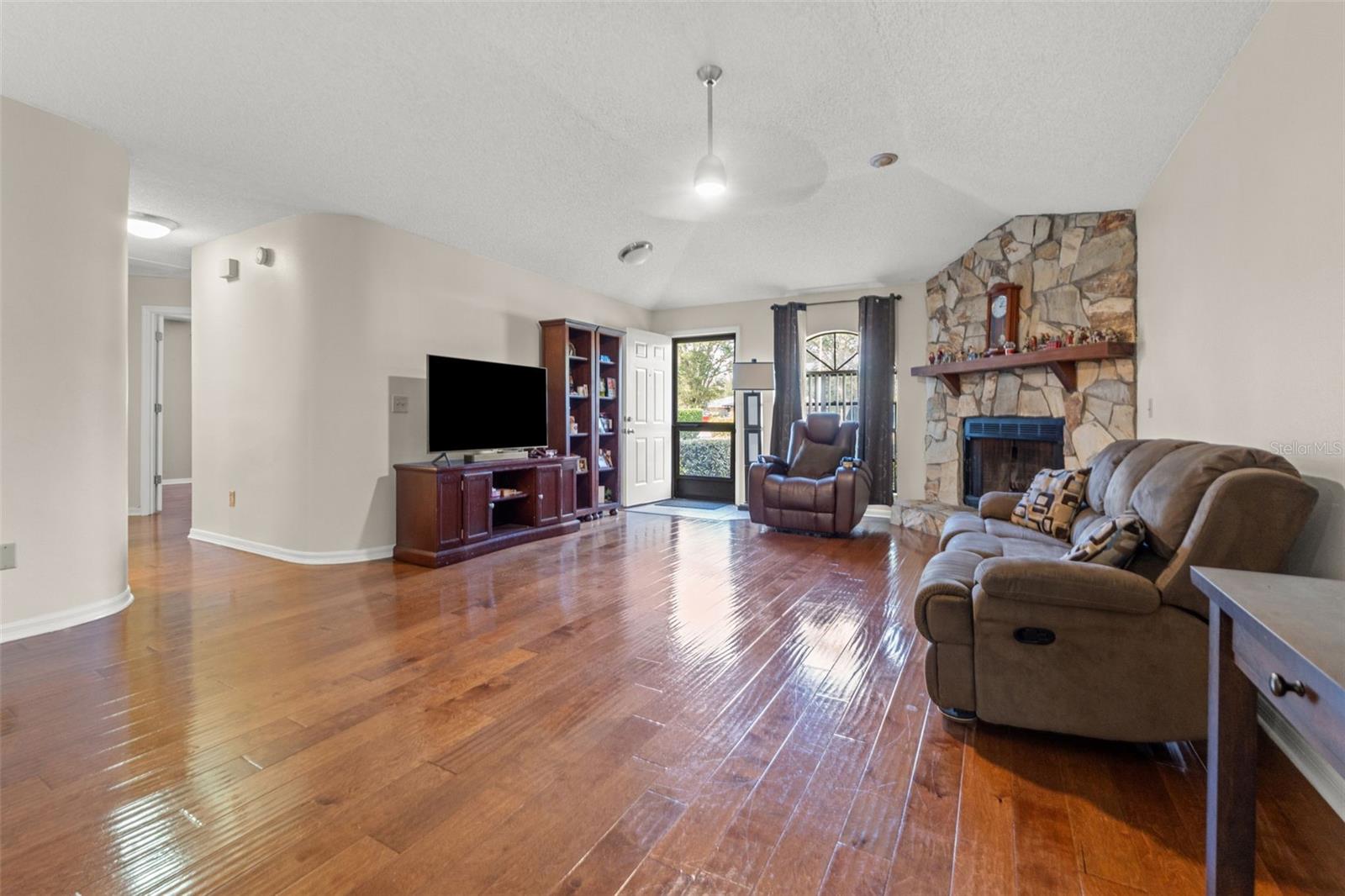 23315 Club Villas Dr