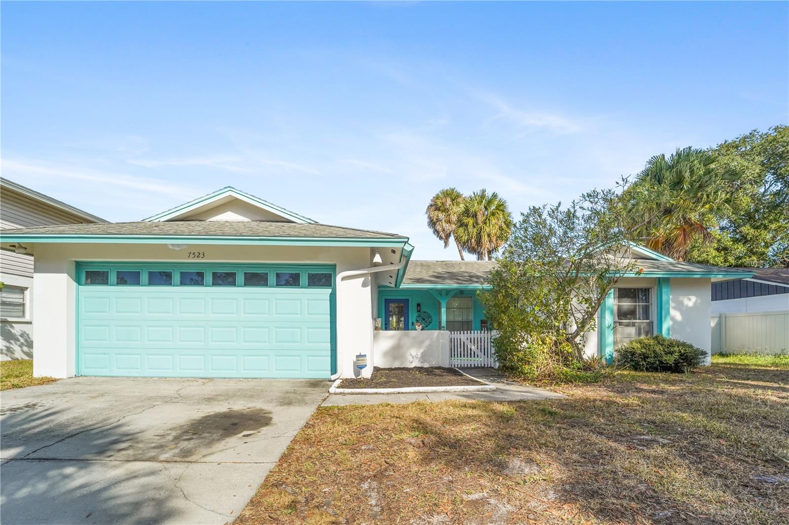 7523 Barry Rd photo 1