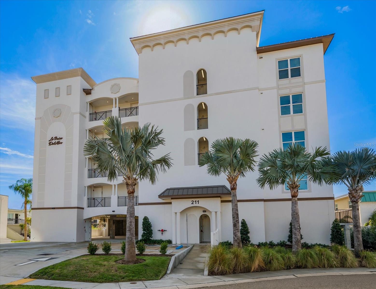 211 Dolphin Pt #301