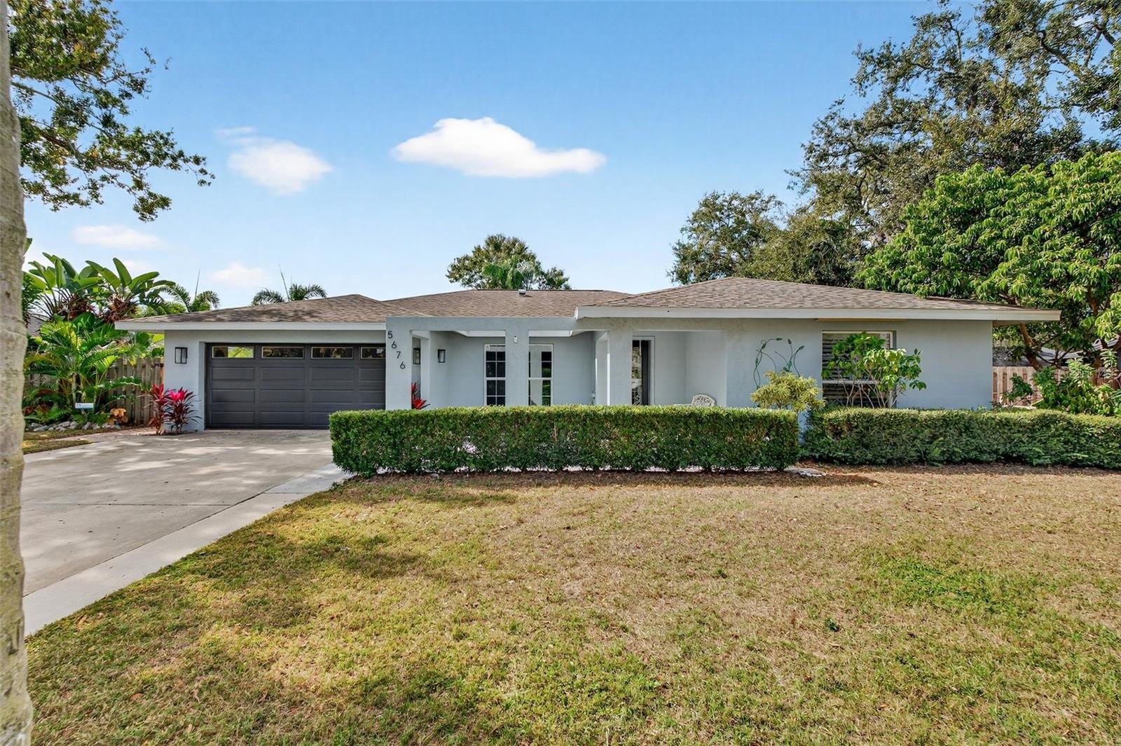 5676 Beneva Woods Cir photo 1