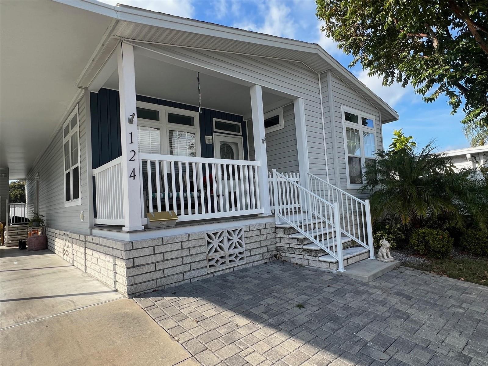124 Pindo Palm St W photo 1