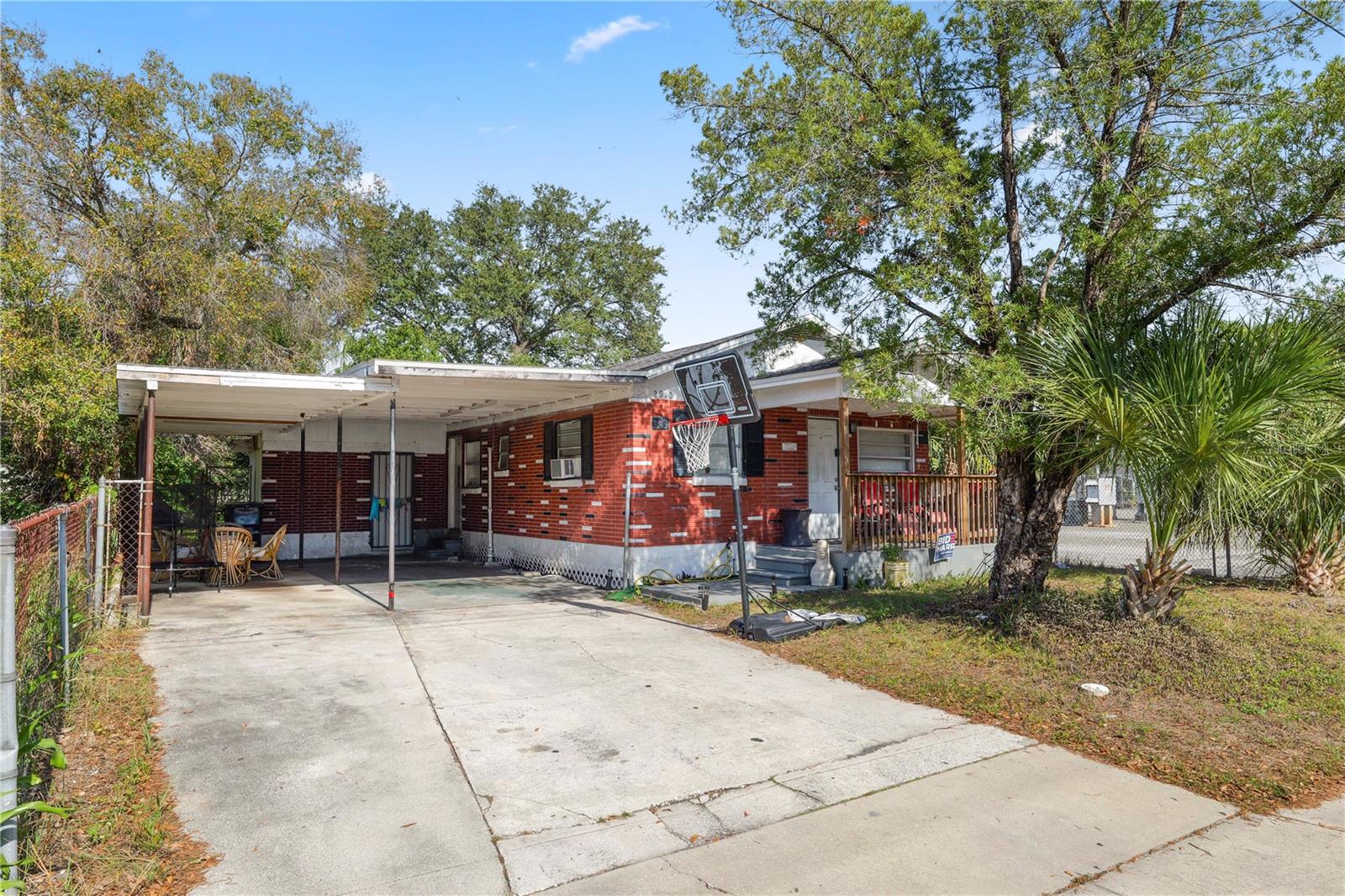 2910 E Emma St photo 1