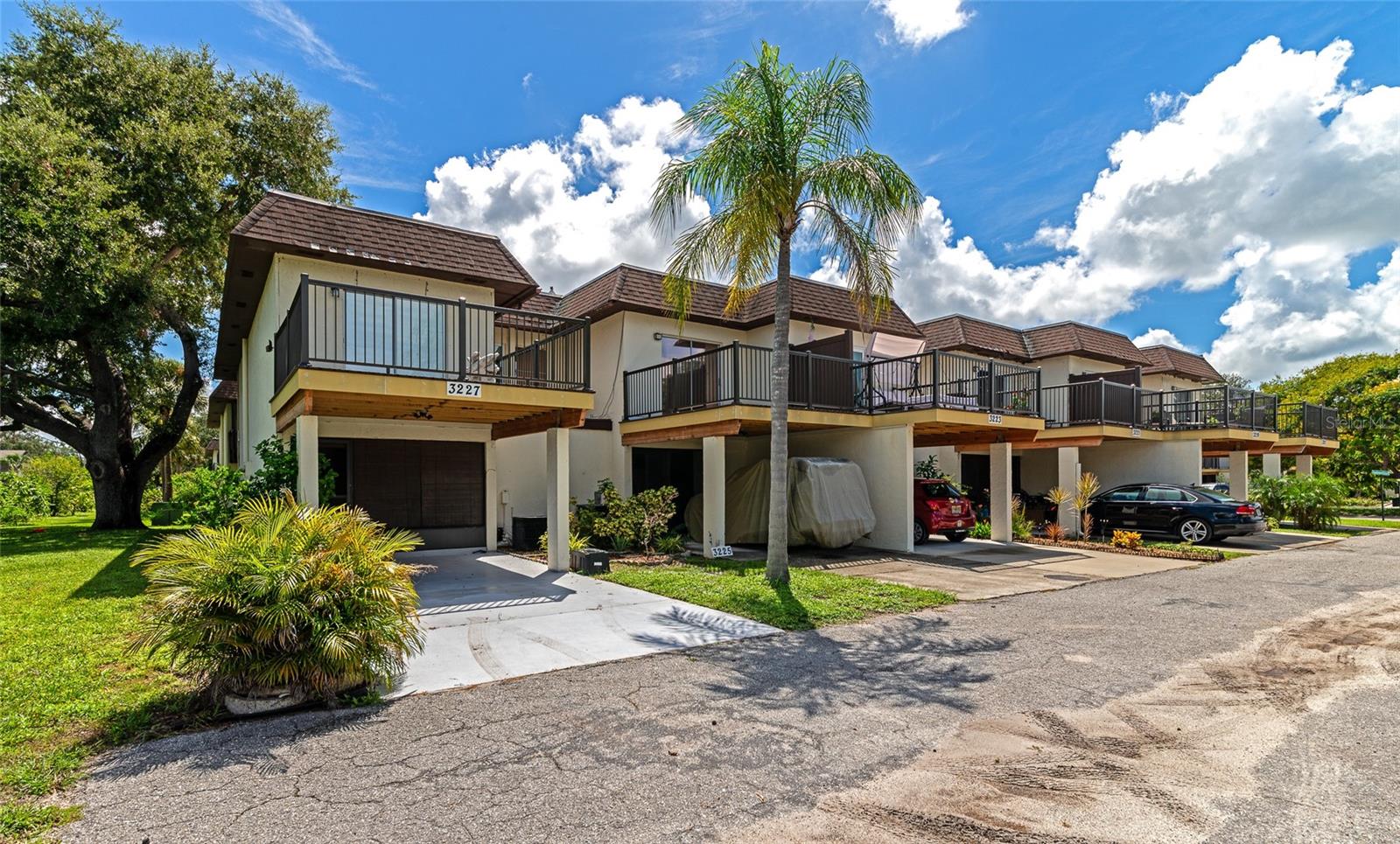 3225 Ramblewood Dr