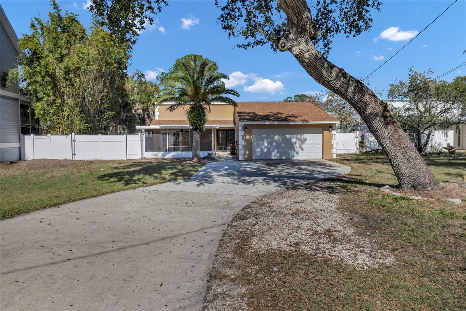 915 Seminole Blvd