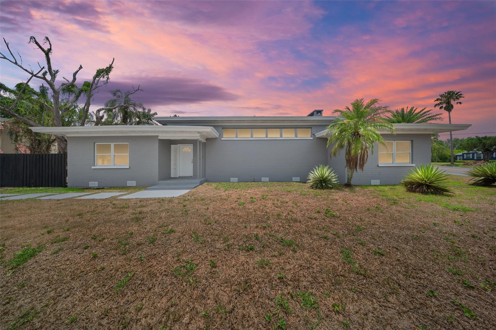 837 E Edgewood Dr
