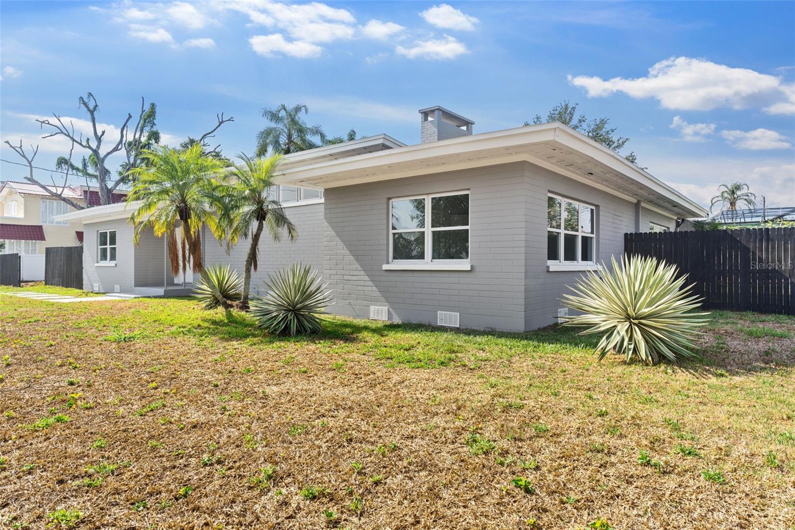 837 E Edgewood Dr