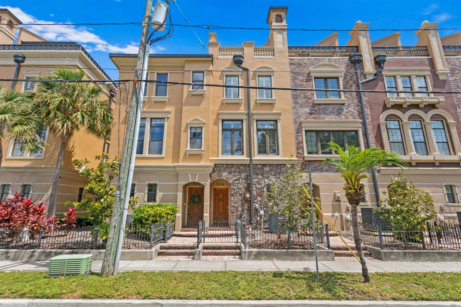 2226 Soho Bay CT photo 1