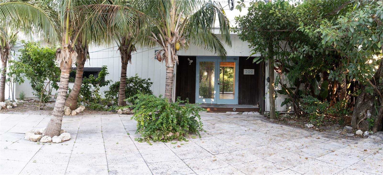 300 Garden Ln