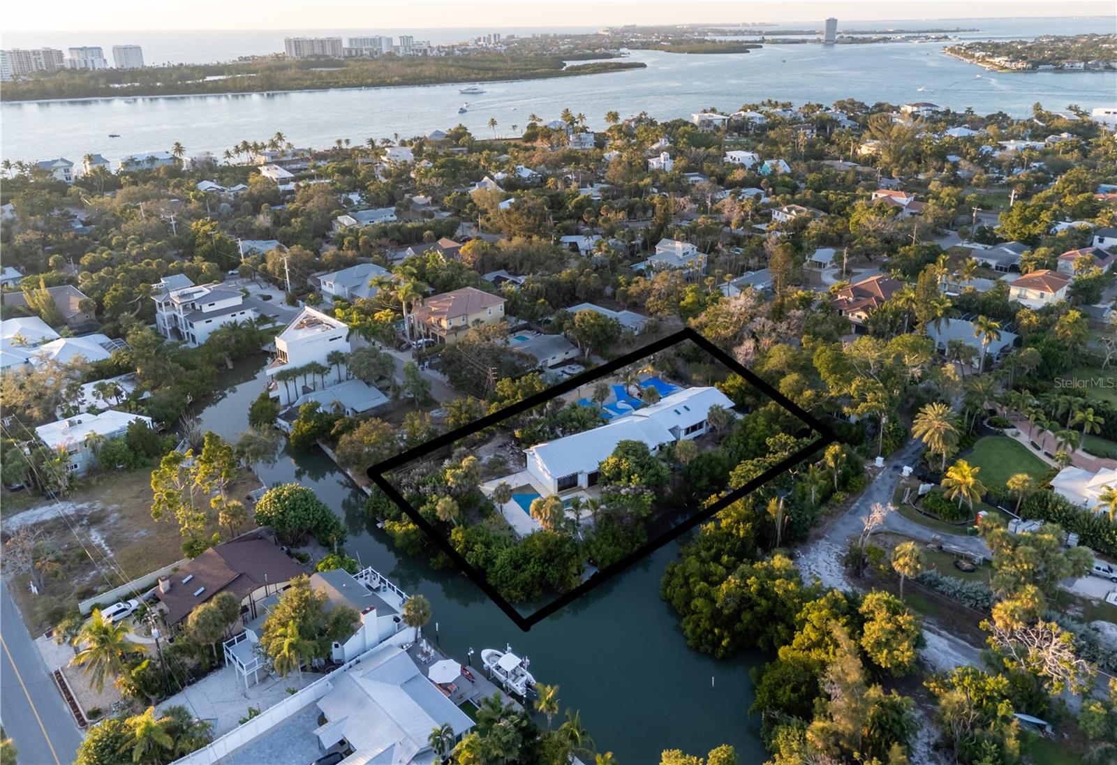 300 Garden Ln photo 1