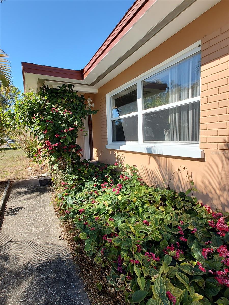 1332 Buckingham Dr