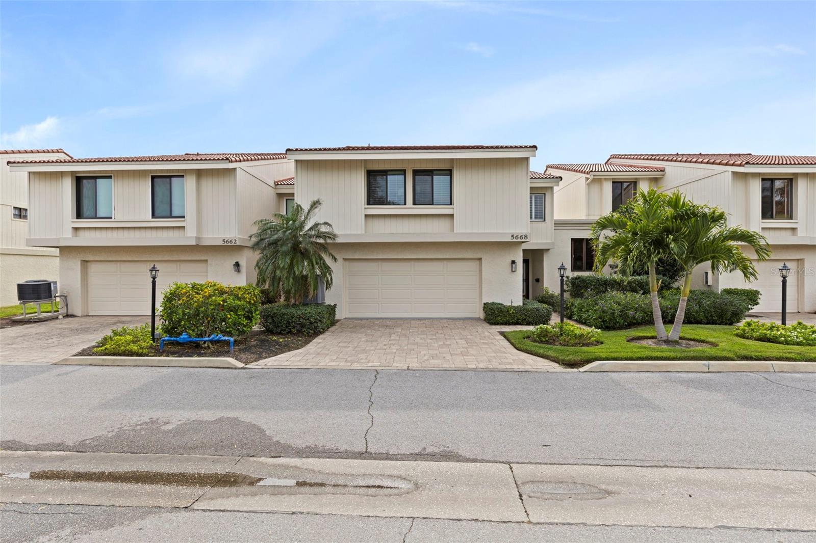 5668 Escondida Blvd S