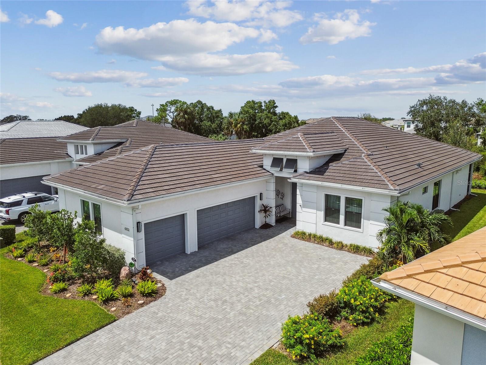 4952 Surfside Cir photo 1