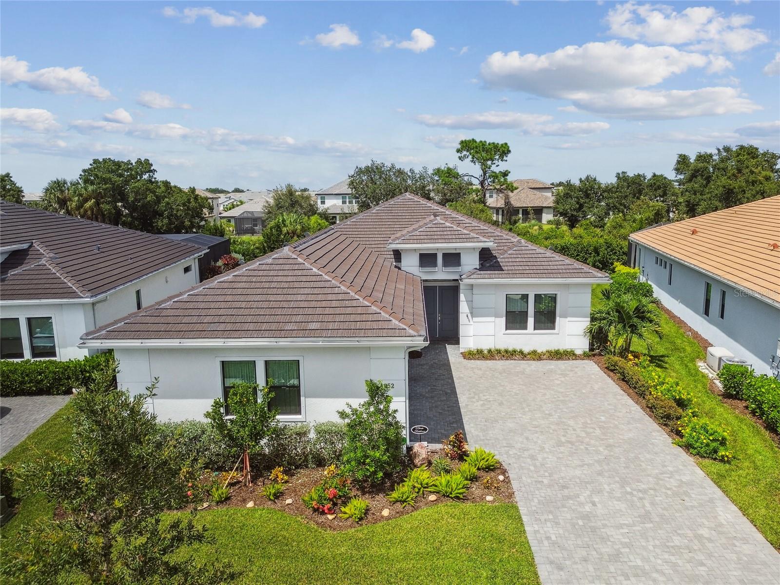 4952 Surfside Cir