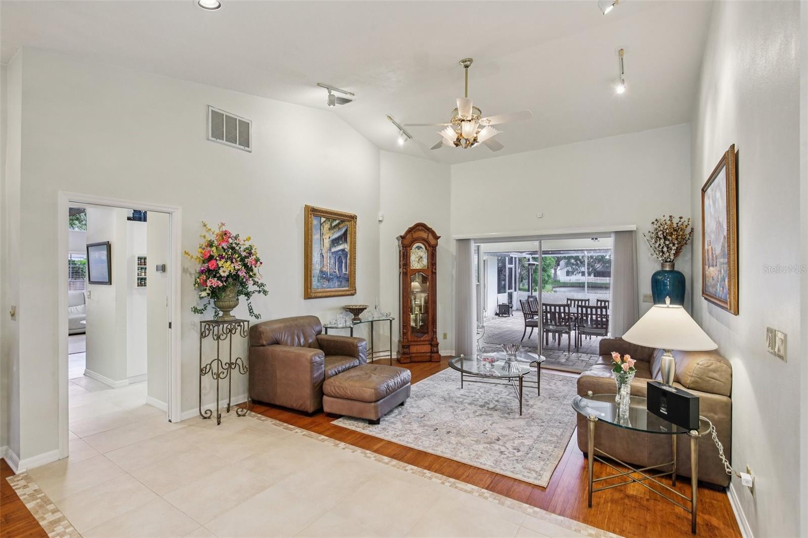 3158 Shoreline Dr