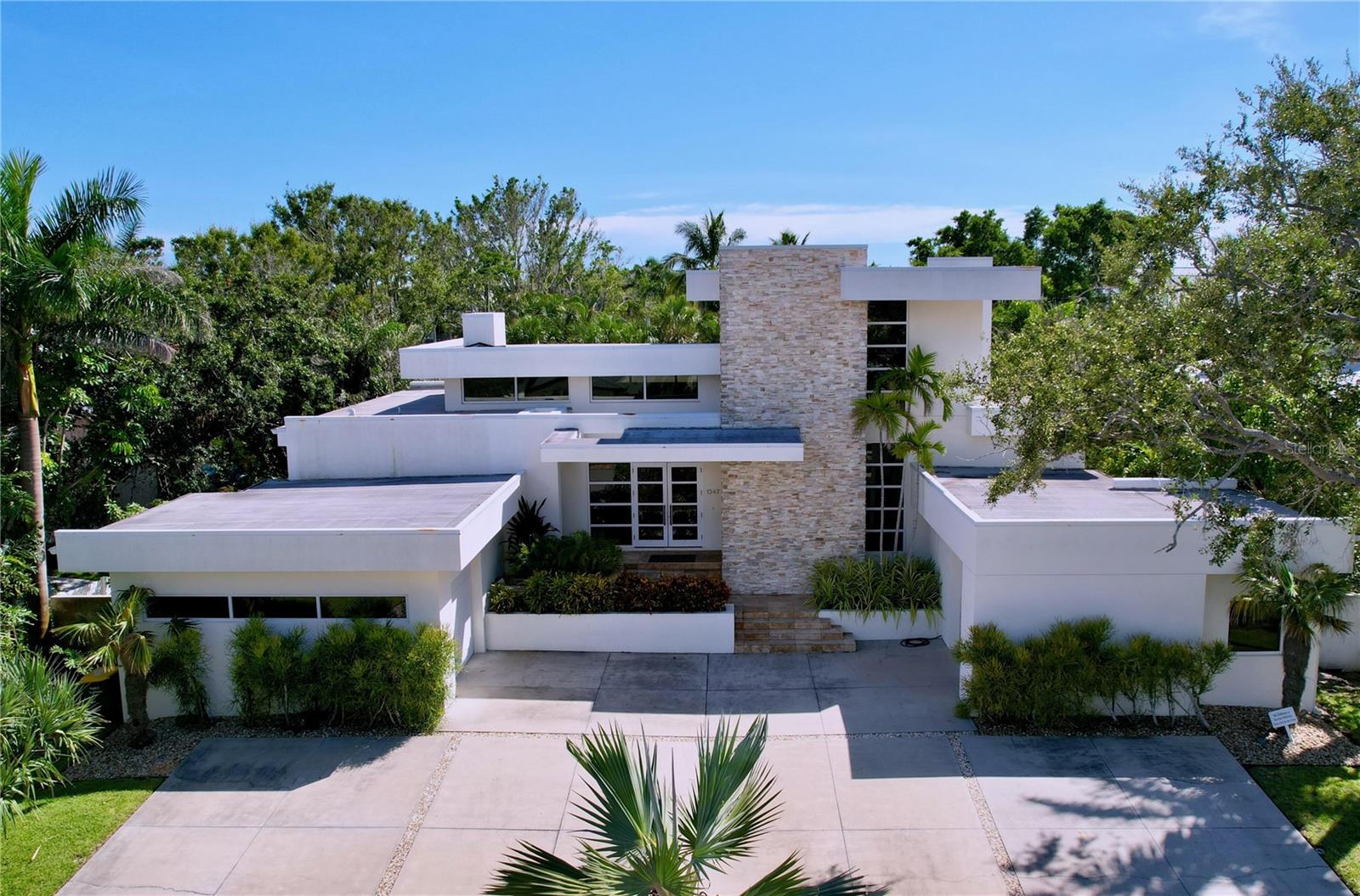 1347 Harbor Dr photo 1