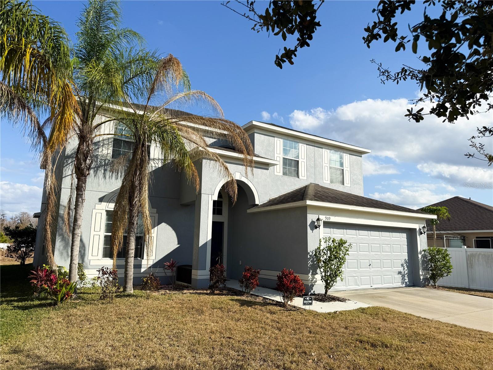 909 Meadow Glade Dr