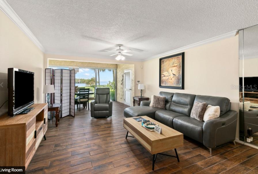 605 Sutton Pl #102
