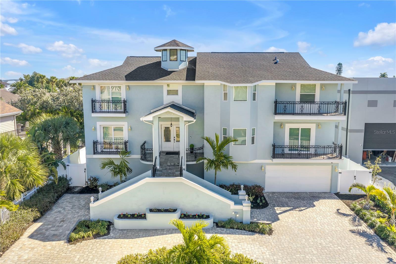 289 8th Ave N