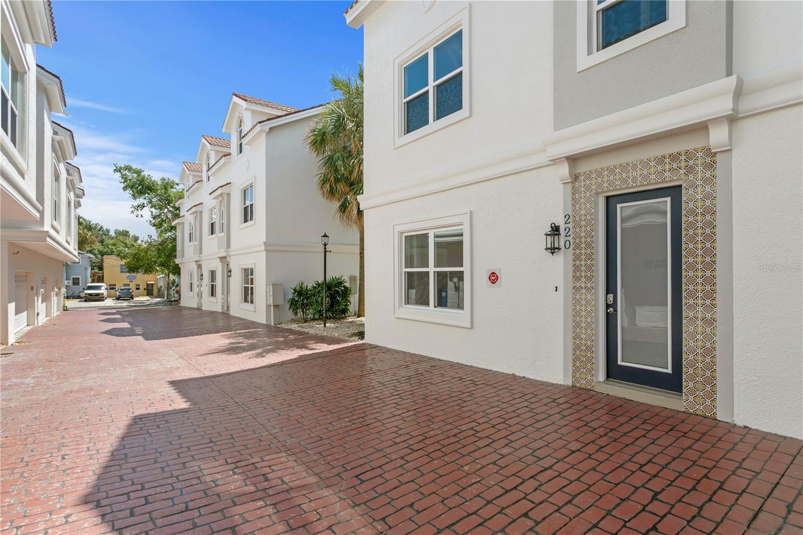 220 7th Ave N #220