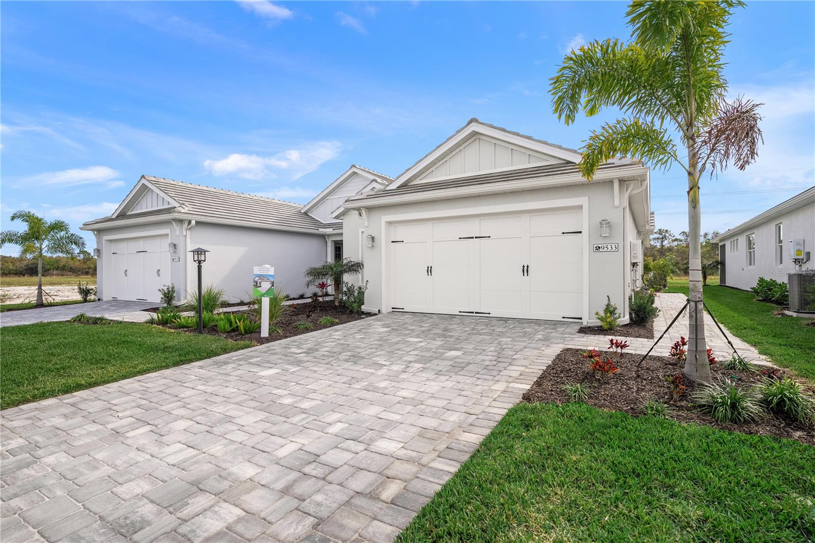 9533 Lunar Dove Dr photo 1
