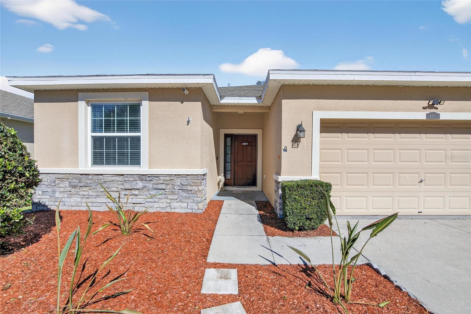 2819 Holly Bluff CT