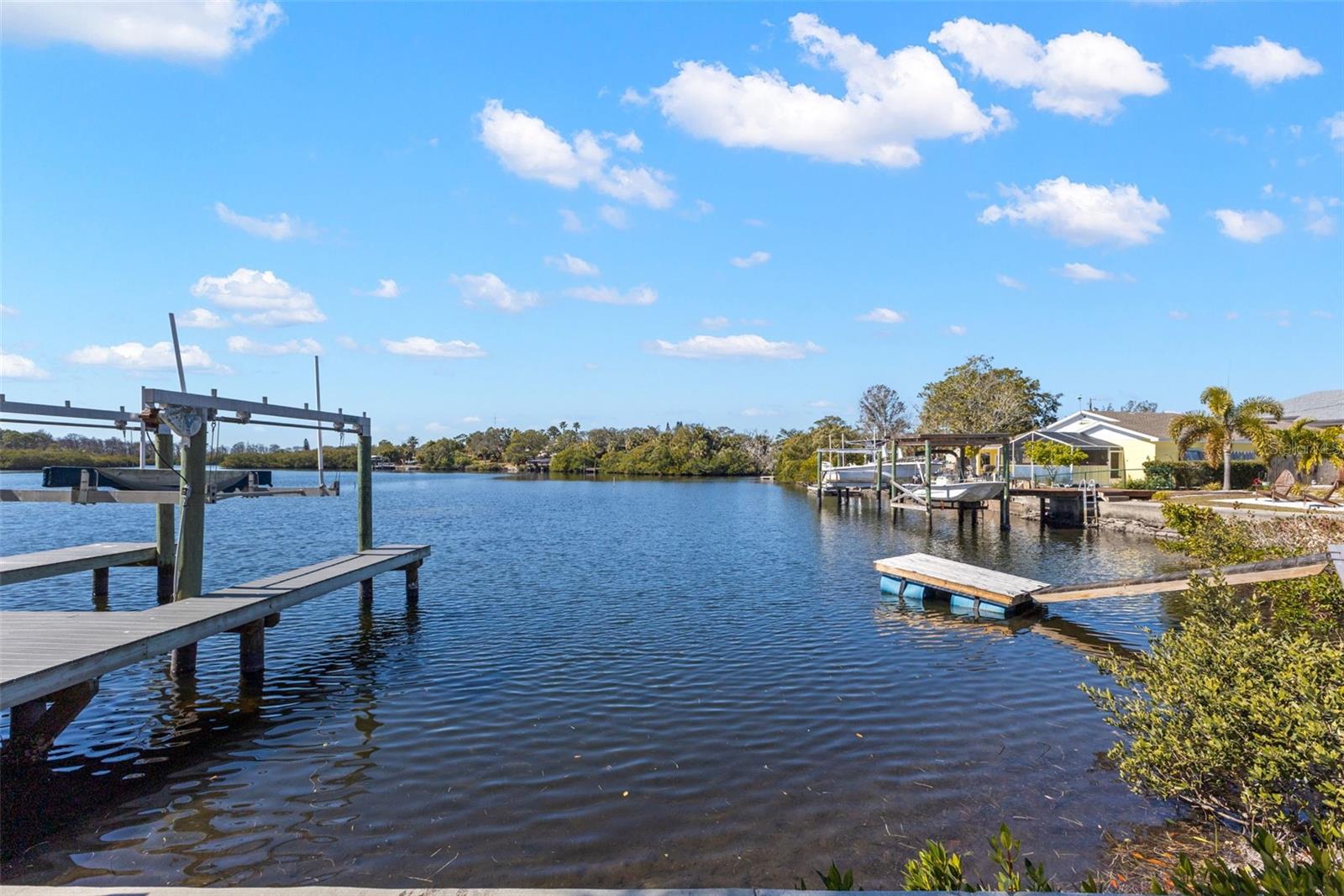 2138 Bayou Dr photo 1