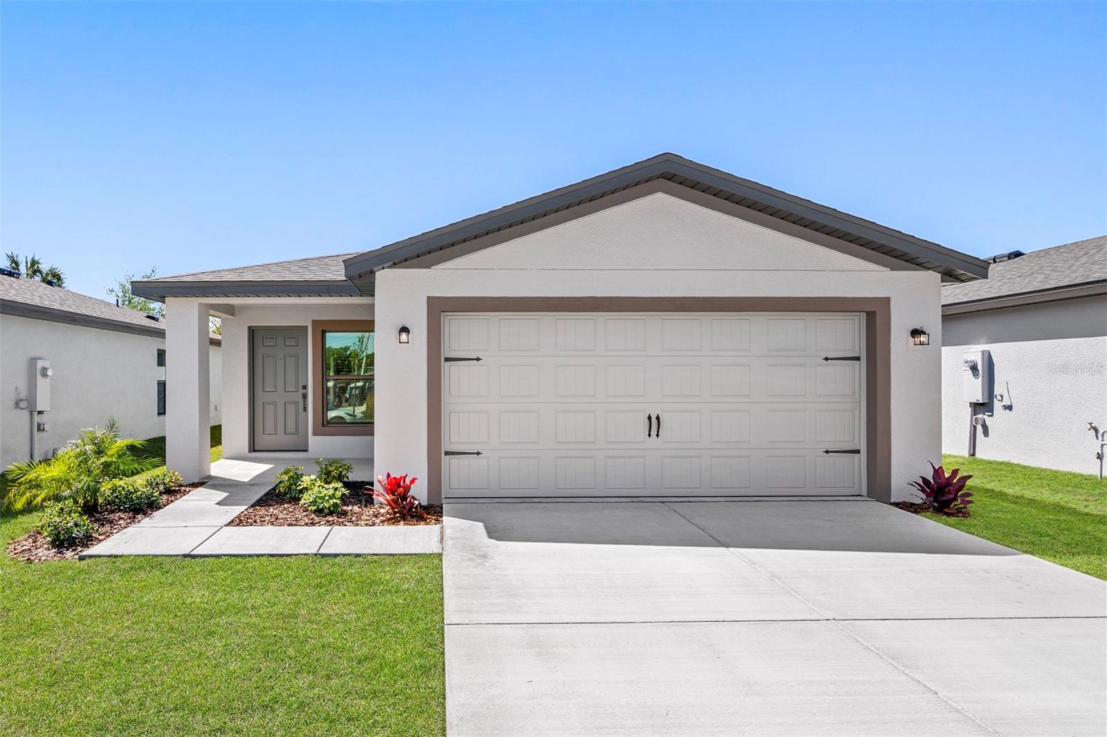 229 Galaxy Ave photo 1