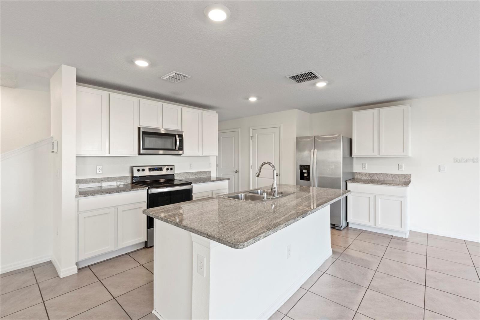 2805 Rock Sound St