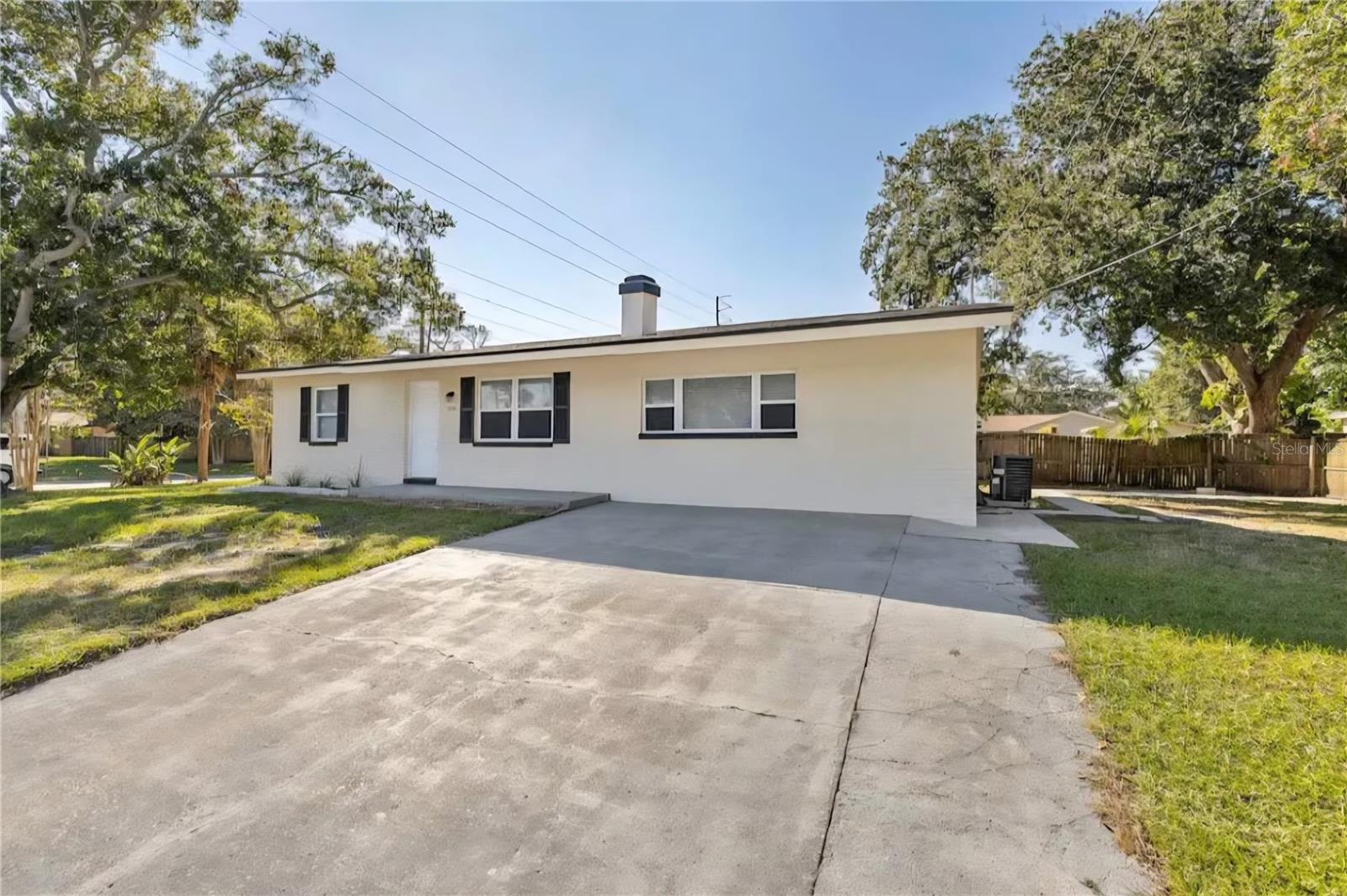 1004 N Betty Ln