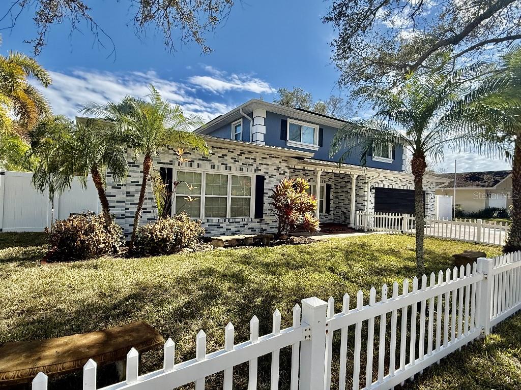 2563 Knotty Pine Way