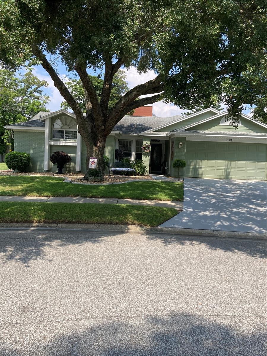 8101 Roxboro photo 1