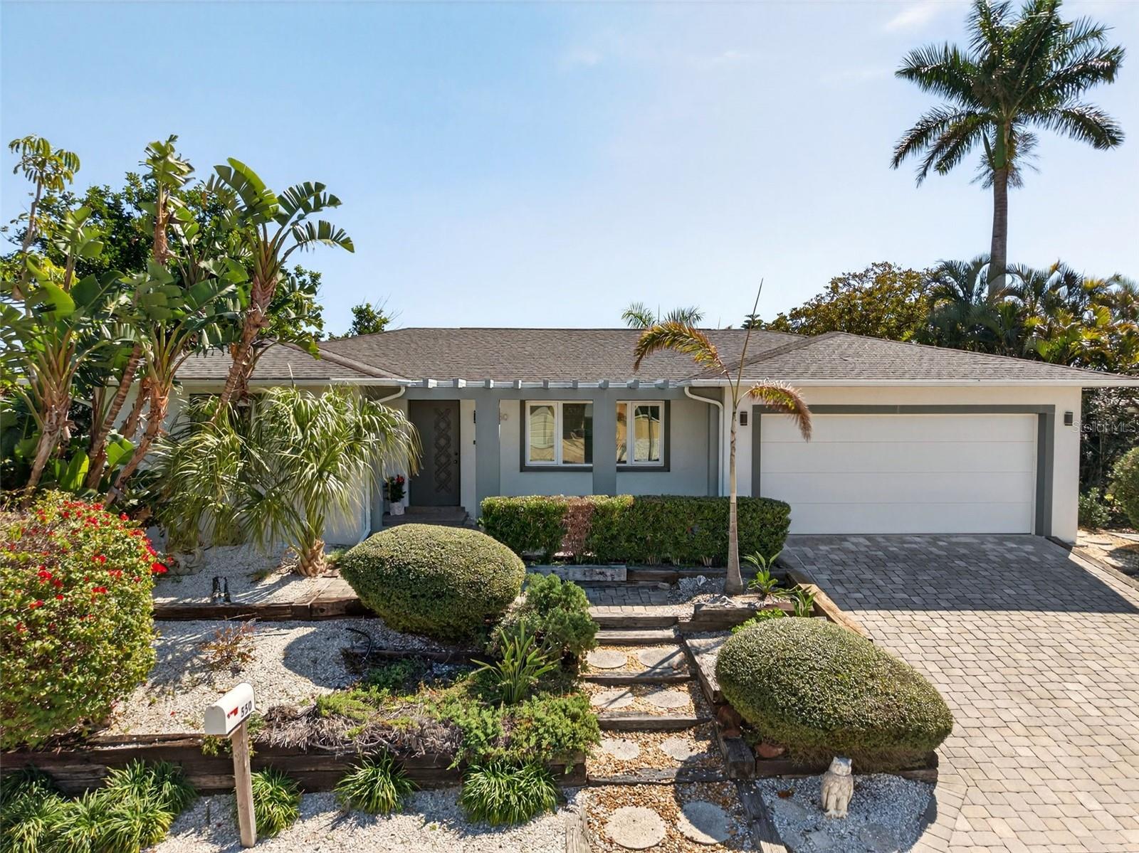550 DE Narvaez Dr photo 1