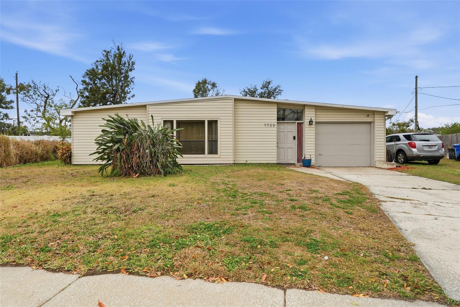 1709 Carnegie Cir photo 1