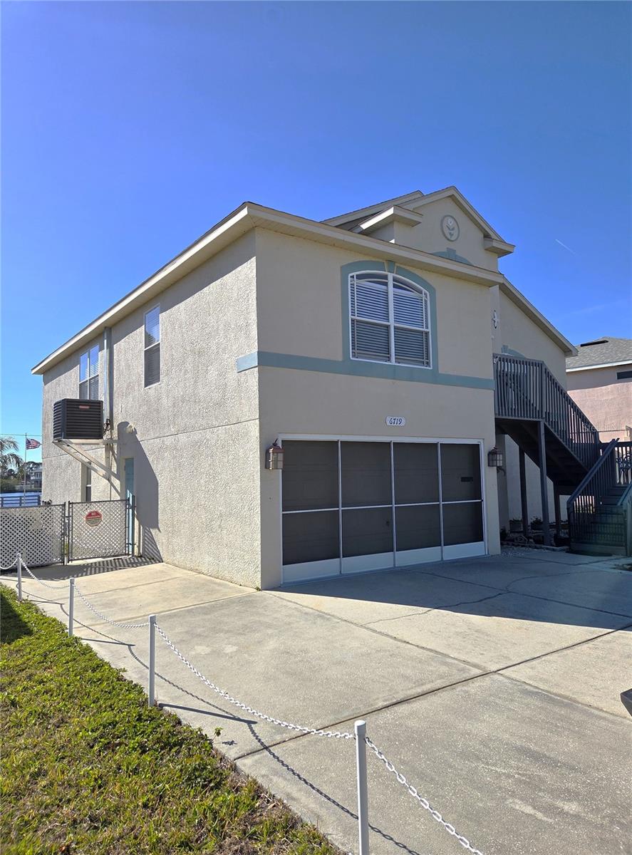 6719 Manor Bch