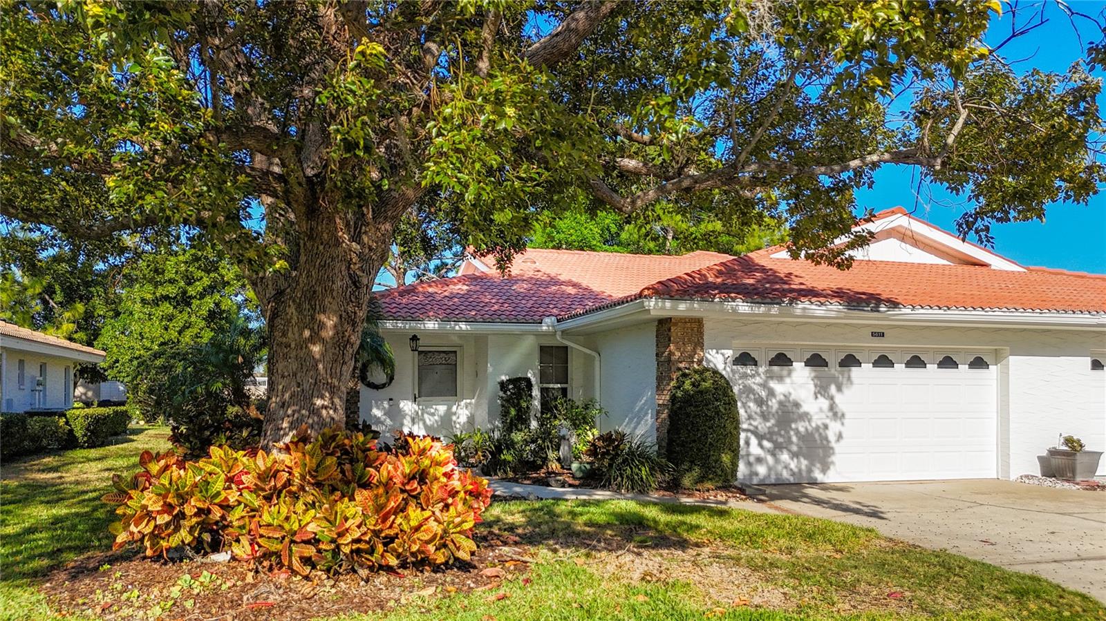 5611 Garden Lakes Dr photo 1