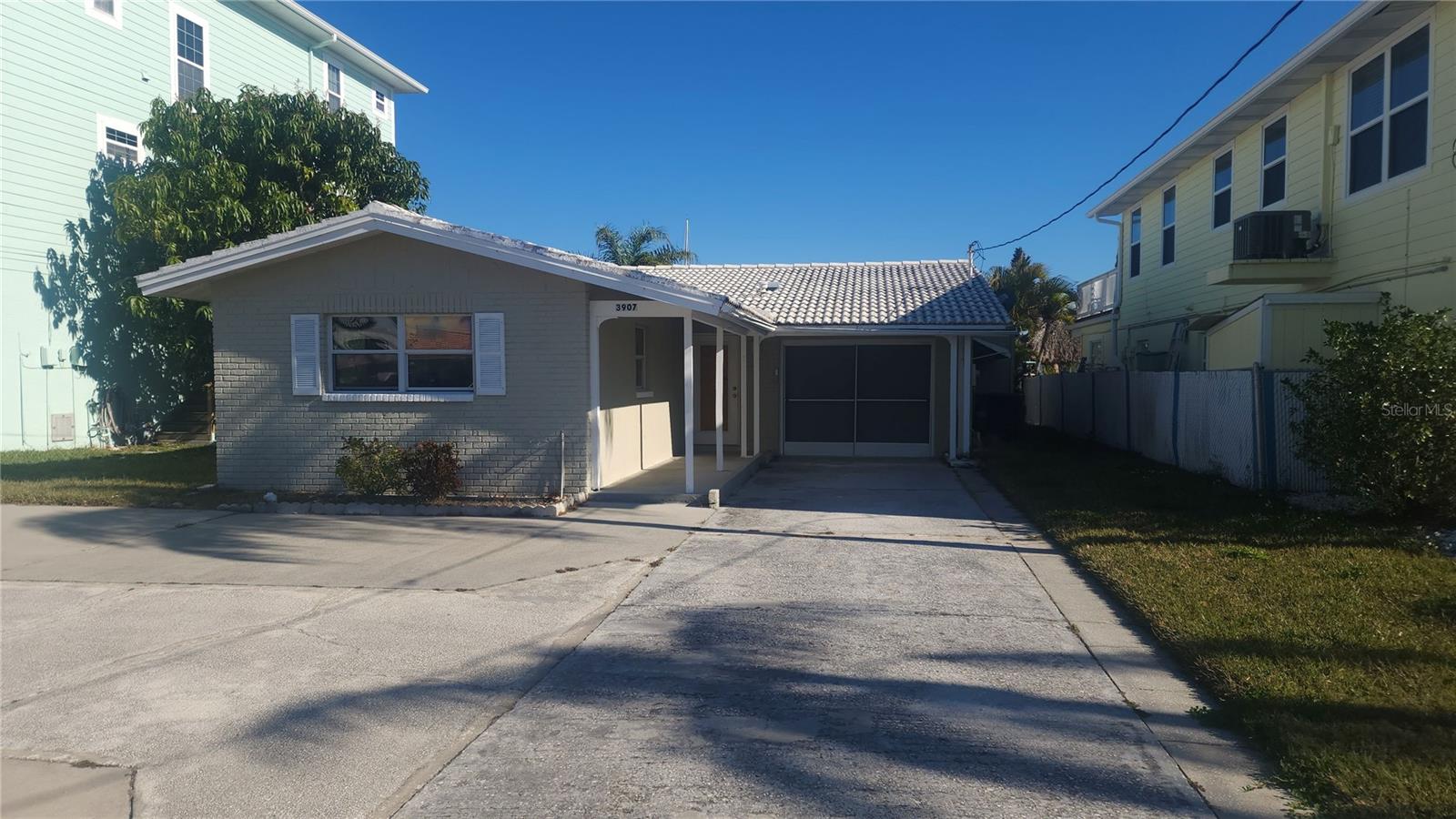3907 Floramar Ter photo 1