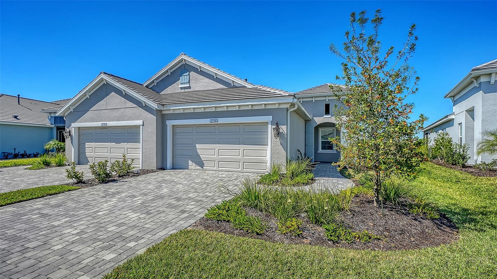 2114 Sylvester Palm Ln photo 1