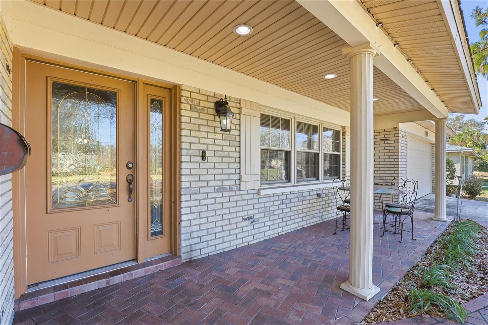 807 W Russell Dr