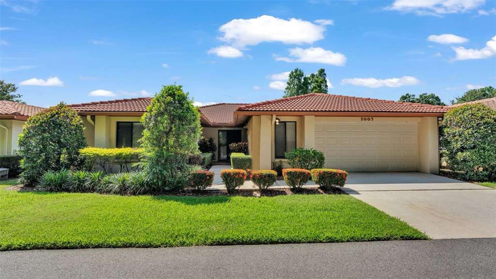 1007 Rolling Woods Ln photo 1